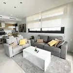 Sunset Waves 3 By United Renters * Μπένιντορμ